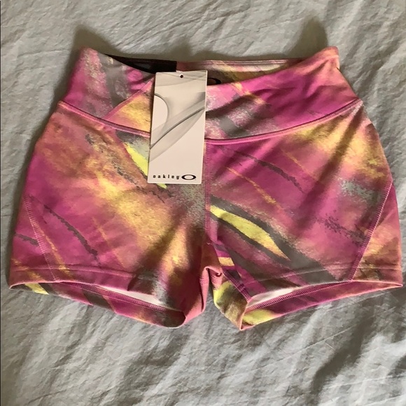 BNWT Oakley Exercise Shorts - Small - Picture 1 of 3